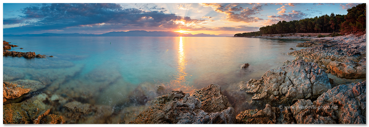 La côte dalmate aux environs de Supetar (Île de Brac, Croatie)