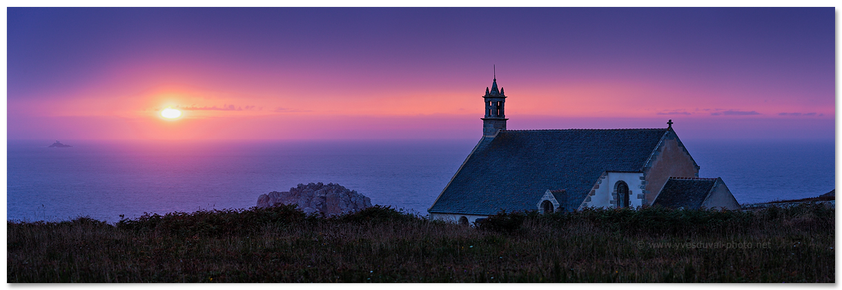 La chapelle Saint-They, à l'extrémité de la Pointe du Van (Finistère, Bretagne)