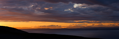 Les montagnes du Connemara depuis les côtes du Burren (Irlande)