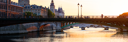 Le pont d'Arcole et la Conciergerie (Paris, Ile de France)