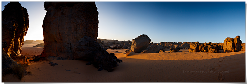 Lever de soleil sur Tin Batoulet (Erg Tihodaine, Algérie)