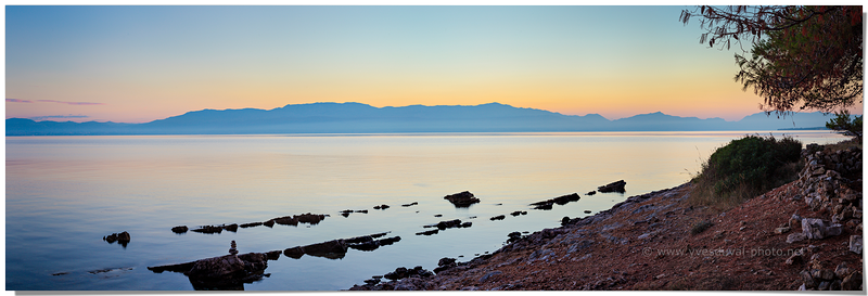 La côte dalmate aux environs de Supetar (Île de Brac, Croatie)