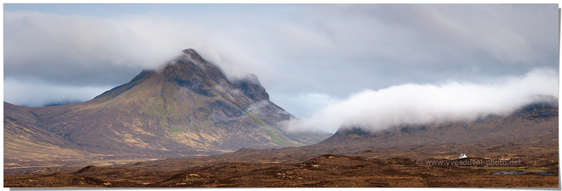 Maison isolée dans les Black Cuillins (île de Skye, Ecosse, Royaume-Uni)