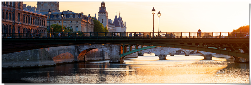Le pont d'Arcole et la Conciergerie (Paris, Ile-de-France)