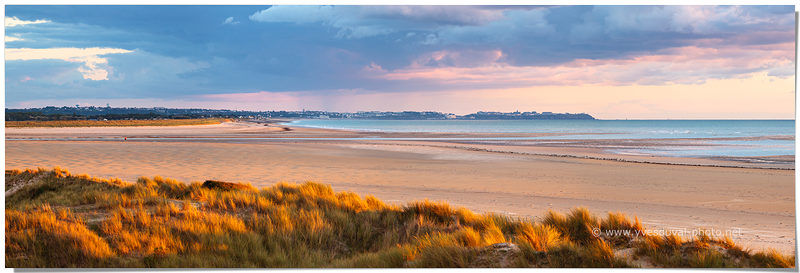 Granville depuis les dunes de Bréhal (Manche, Normandie)