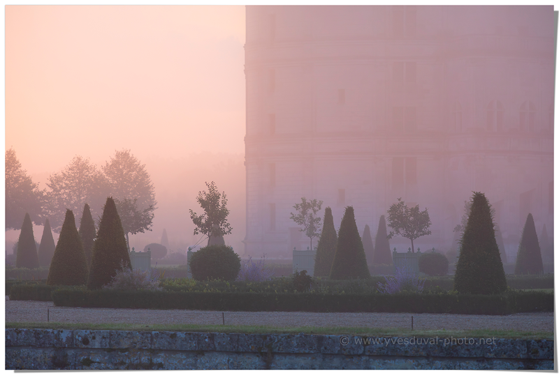 Le château de Chambord dans la brume (Loir et Cher, Centre)