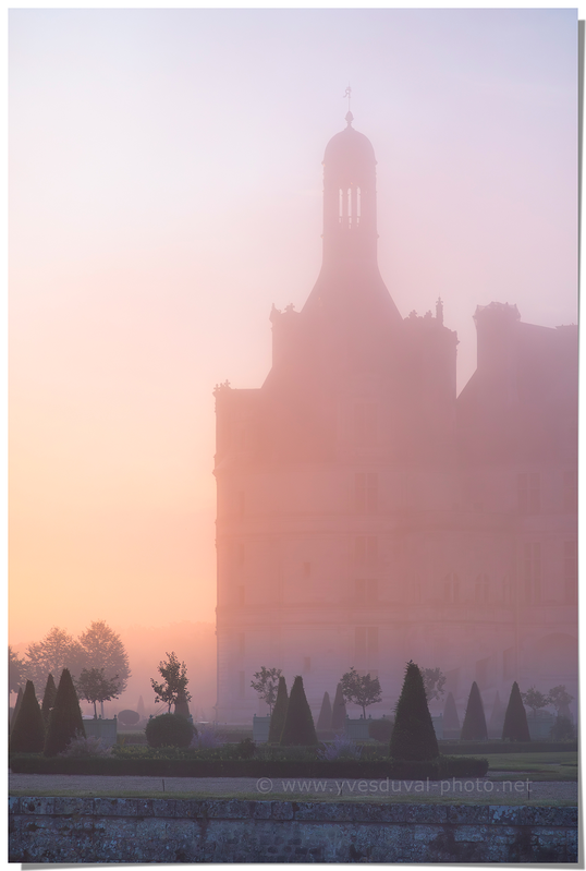 Le château de Chambord dans la brume (Loir et Cher, Centre)
